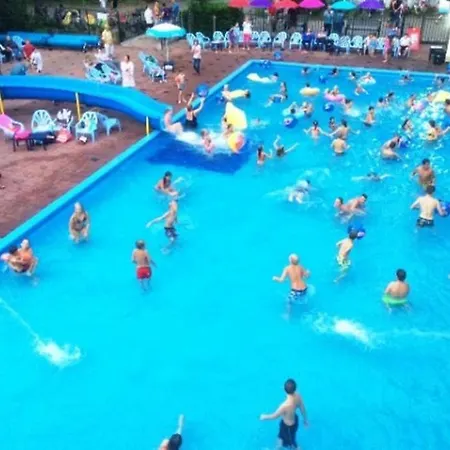 Op Familiepark Veluws Hof Op De Veluwe * Hoenderloo