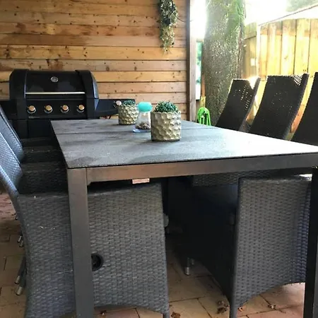 Chalet Op Familiepark Veluws Hof Op De Veluwe Hoenderloo