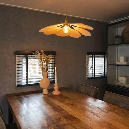 Chalet Op Familiepark Veluws Hof Op De Veluwe *