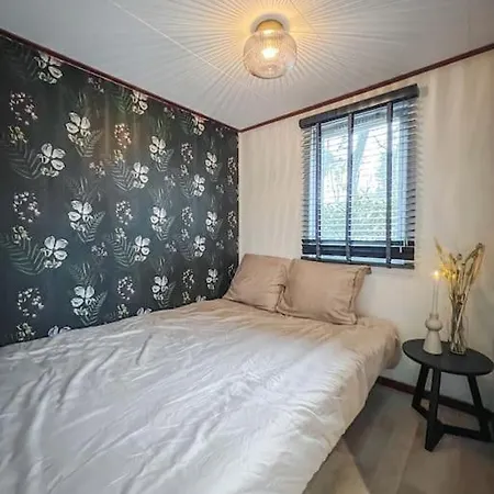 Chalet Op Familiepark Veluws Hof Op De Veluwe