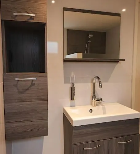 Alpehytte Op Familiepark Veluws Hof Op De Veluwe *